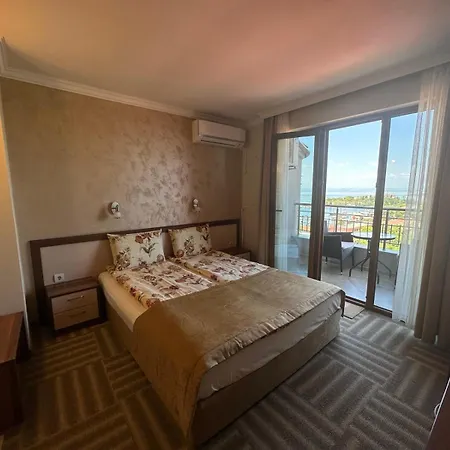 Hotel Family Radiana 2*