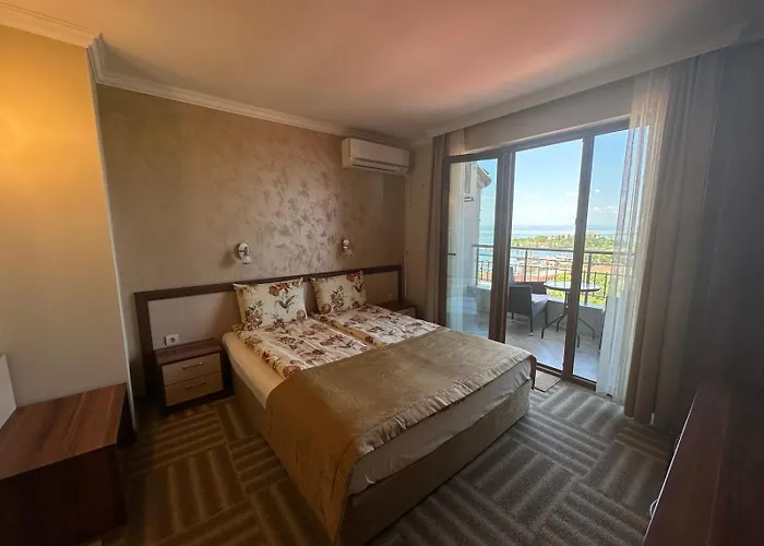 Хотел Family Radiana 2*