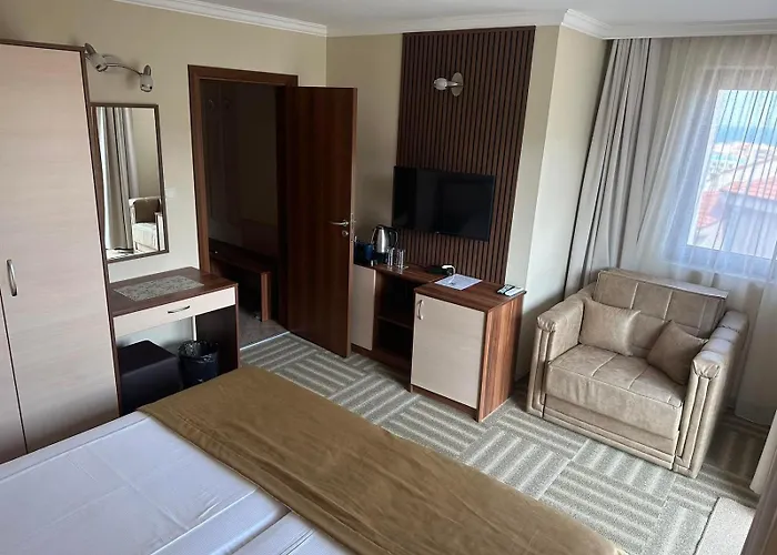 Хотел Family Radiana 2*