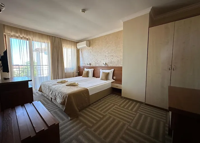 Хотел Family Radiana 2*