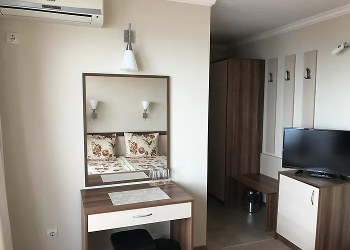 Family Radiana Хотел 2*