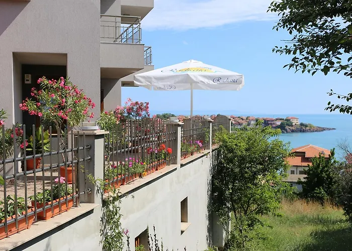 Хотел Family Radiana 2*